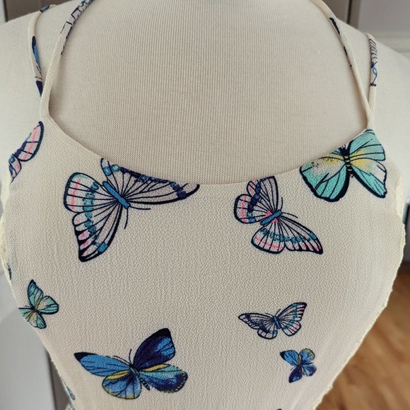 Beautiful Maxi Dress with Vibrant Butterfly Print - Picture 4 of 8